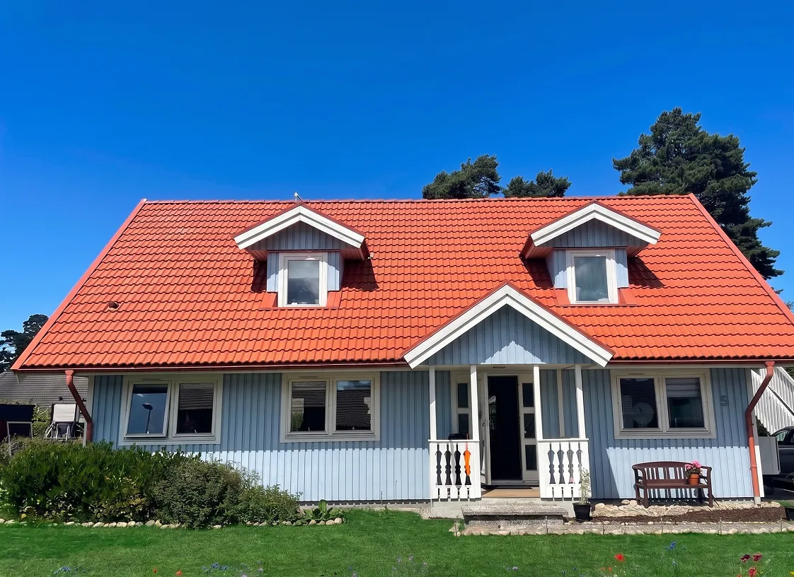 Villa i Huddinge – rött tegeltak – efter