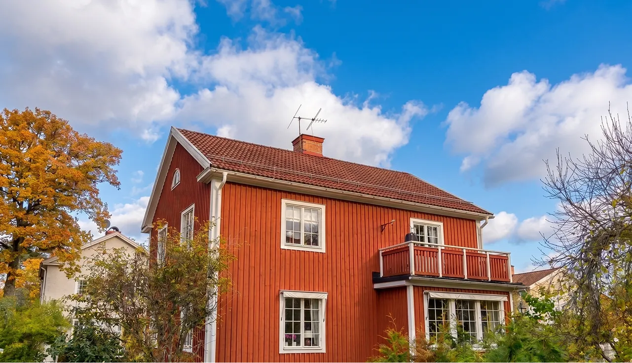 Tegeltak i Täby – takbehandling – före