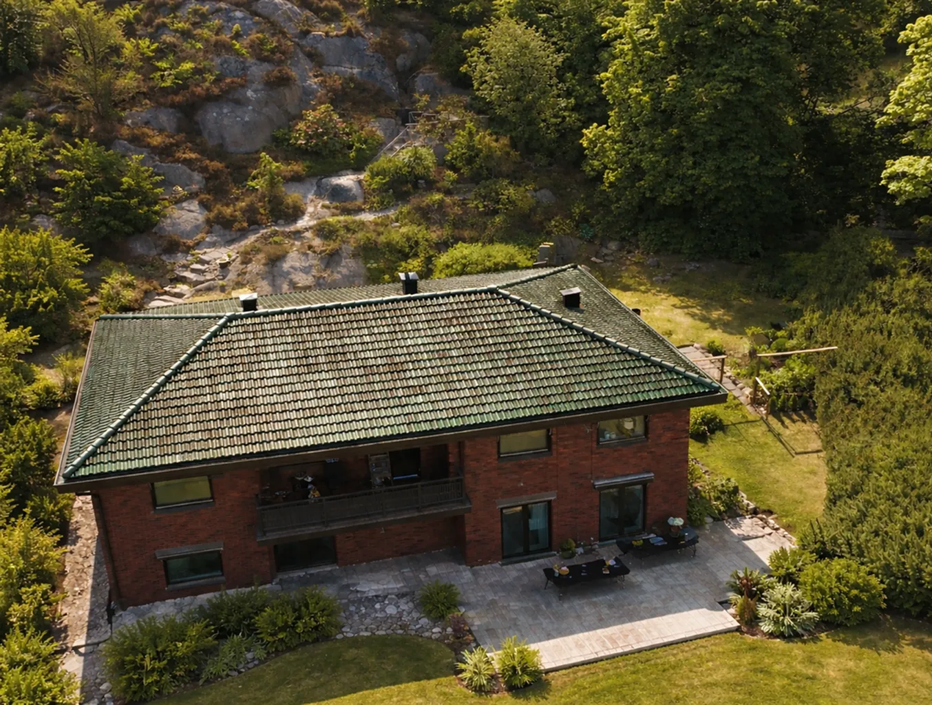 Villa i Nacka – grönt glaserat taktegel – före
