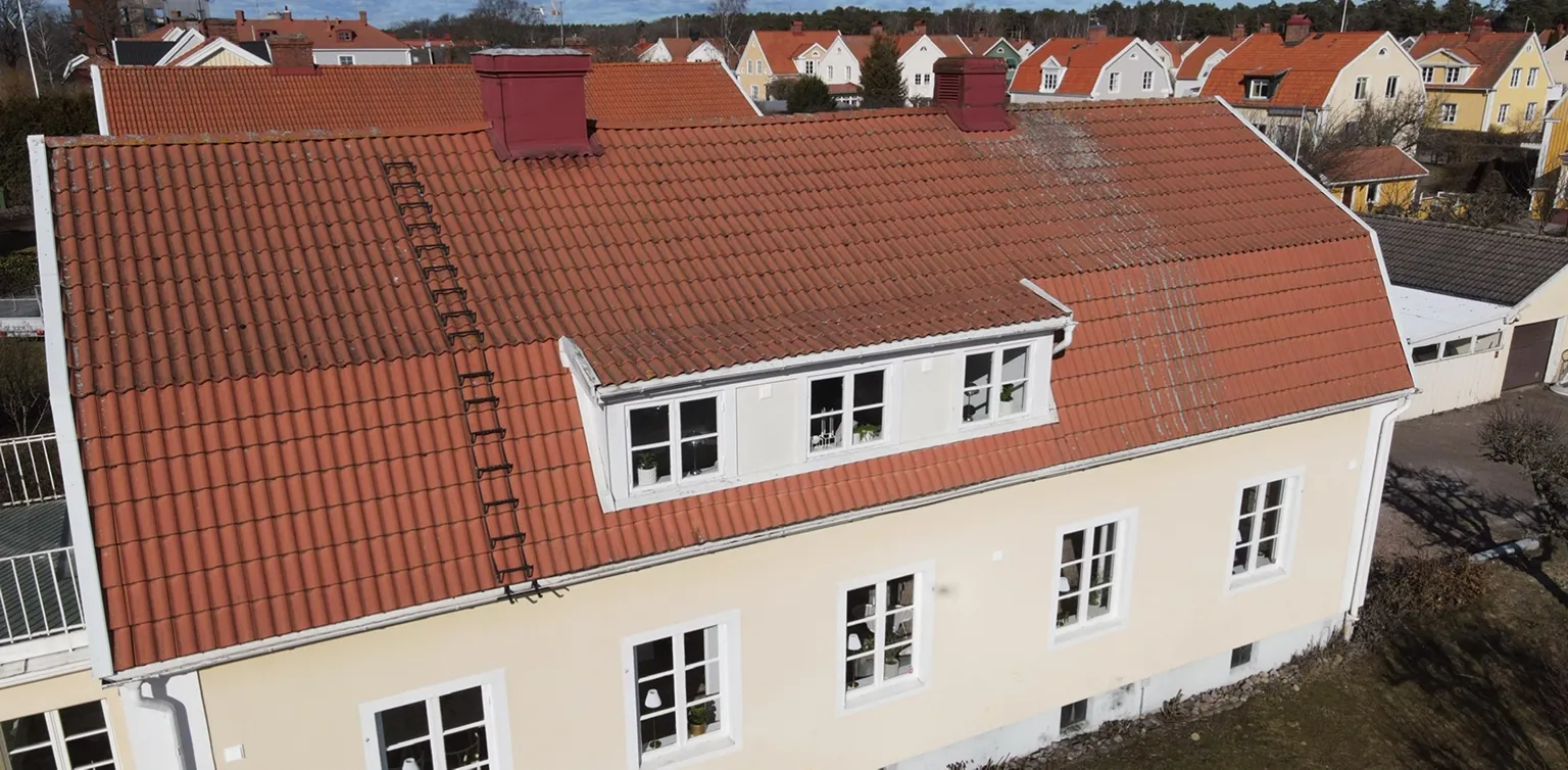 Familjevilla i Sollentuna – tegelröd – före
