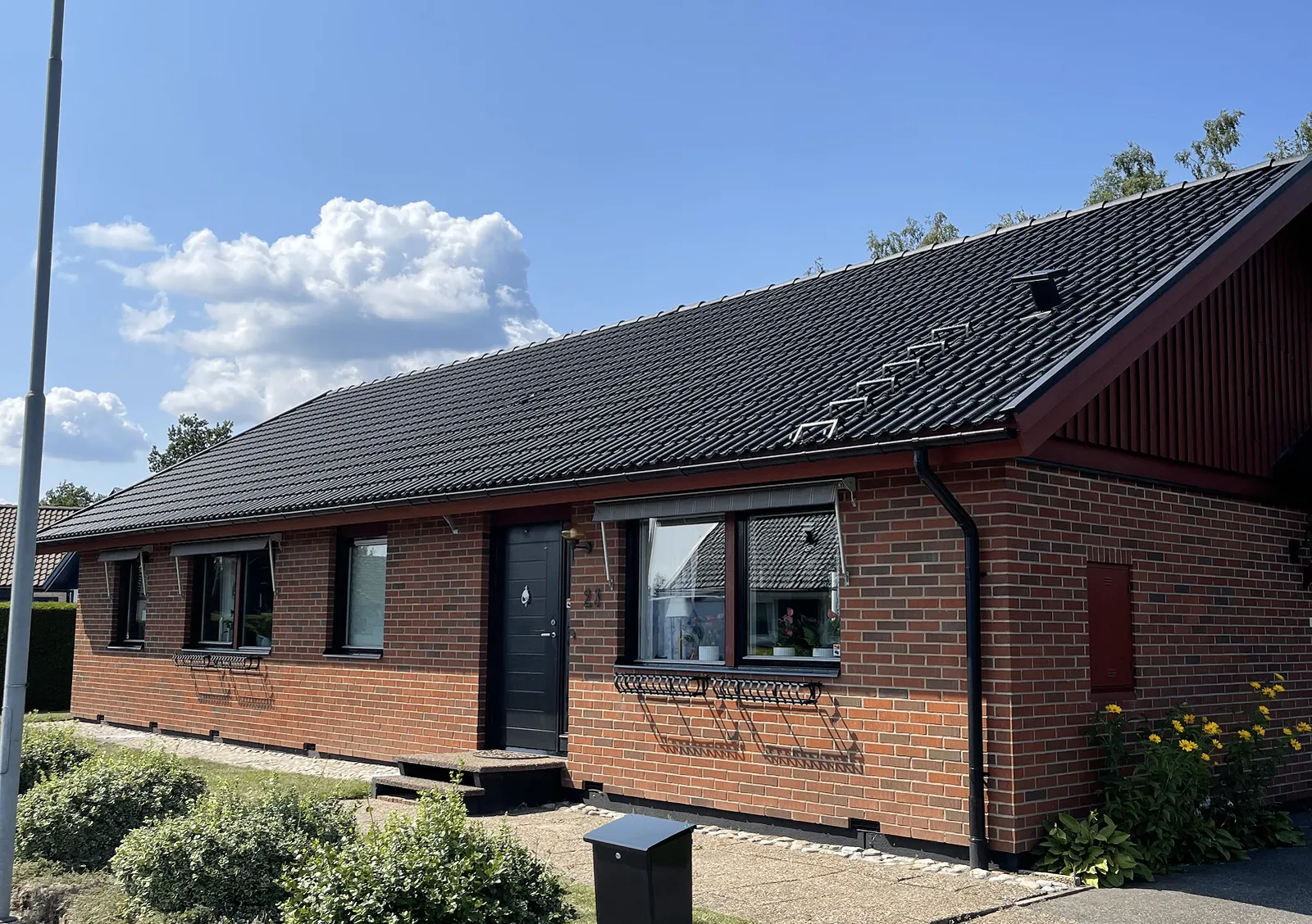 Sjötomtsvilla på Lidingö – tegelröd – efter